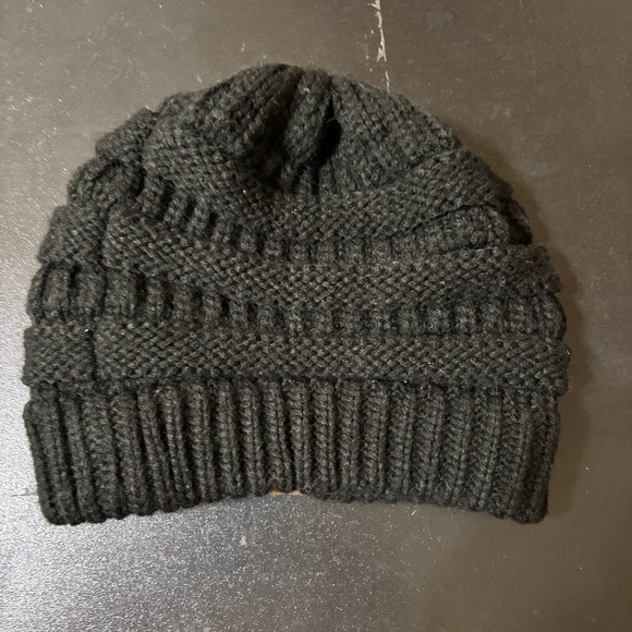 CC Exclusives Black Ribbed Knit Beanie Hat Acrylic Warm Winter Cozy - Picture 4 of 6